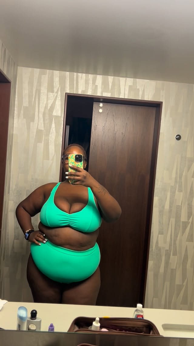 @snagtights for @thefatcon 😻✨

Many a videos coming from this past weekend at FatCon but I needed to show yall me in this suit first 🙂‍↕️mmmmhmm 

#plussizefashion #losangelesblogger #curvyfashion #plussizeblogger #curvyandconfident