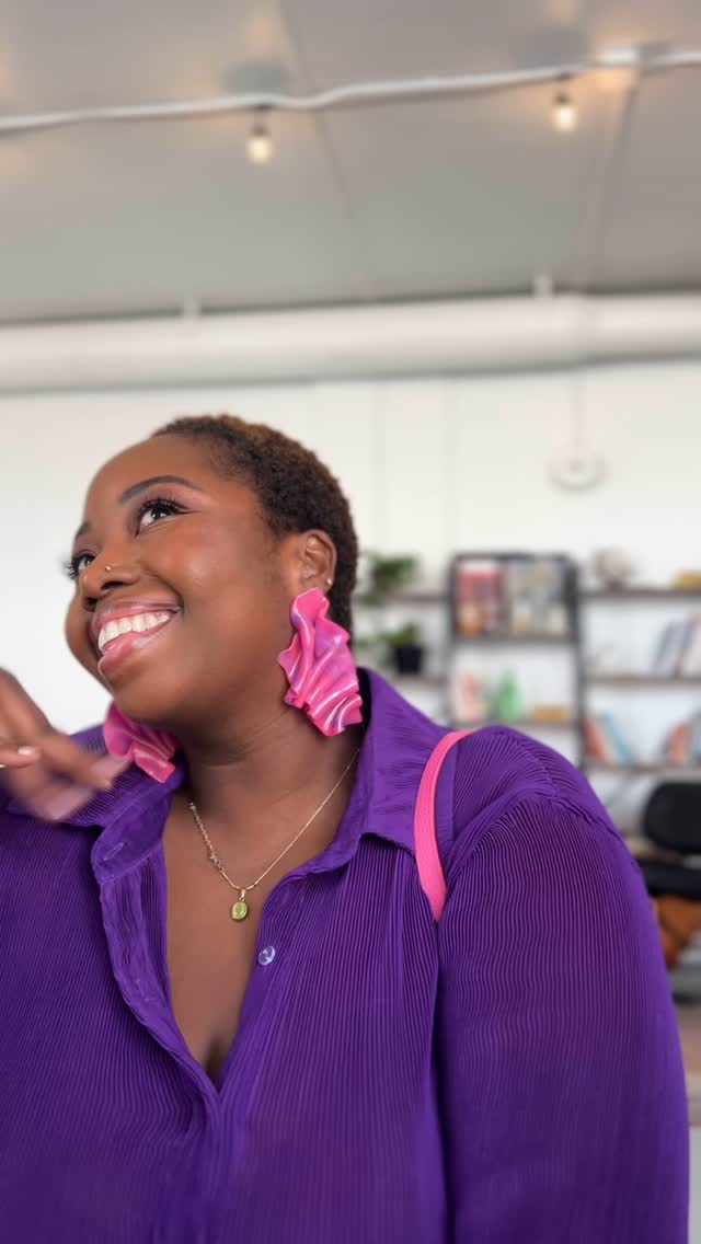 Wearing things in my closet that I’ve had for a while >>>> 
My favorite set from @kaicollective 😍

Earrings: @ldy.luck 
Purse: @brandonblackwoodnyc 
Shoes: @dolcevita 

PlusSizeFashion #CurvyStyle #OOTD #WhatIWore #StyleInspo #FashionForAll #PlusSizeOutfit #BodyPositiveFashion #PlusSizeCreator #EffortlessStyle #FashionBaddie #ChicAndCurvy #CurvyAndConfident #OOTDInspo #PlusSizeBaddie #SlayTheDay #BigGirlEnergy #Trendsetter #EveryBodyIsStylish