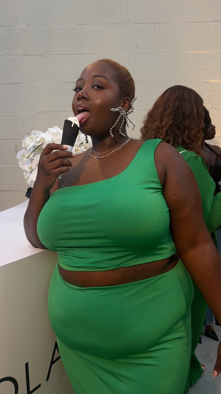 “You nastyyyy” @immediatelysierra 
Me: I am nasty 😛 

Happy Wednesday 🤭✨ I’m clearing out drafts and found this BTS from the Olaplex party (I’m still gonna be posting stuff from that night and other old things, sorry not sorry lmao) 

One word to describe your day so far? 

#PlusSizeFashion #PlusSizeStyle #CurvyFashion #PlusSizeBaddie #SizeInclusive #CurvyStyle #FullFigureFashion #BodyPositiveFashion #CurvyAndConfident #EffYourBeautyStandards #PlusSizeOOTD #CurvyStyleInspo #FashionForAll #OOTDPlusSize #PlusSizeTrends #CurvyChic #SizeInclusiveStyle #CurvyGlam #PlusSizeWardrobe #BigAndBoldFashion